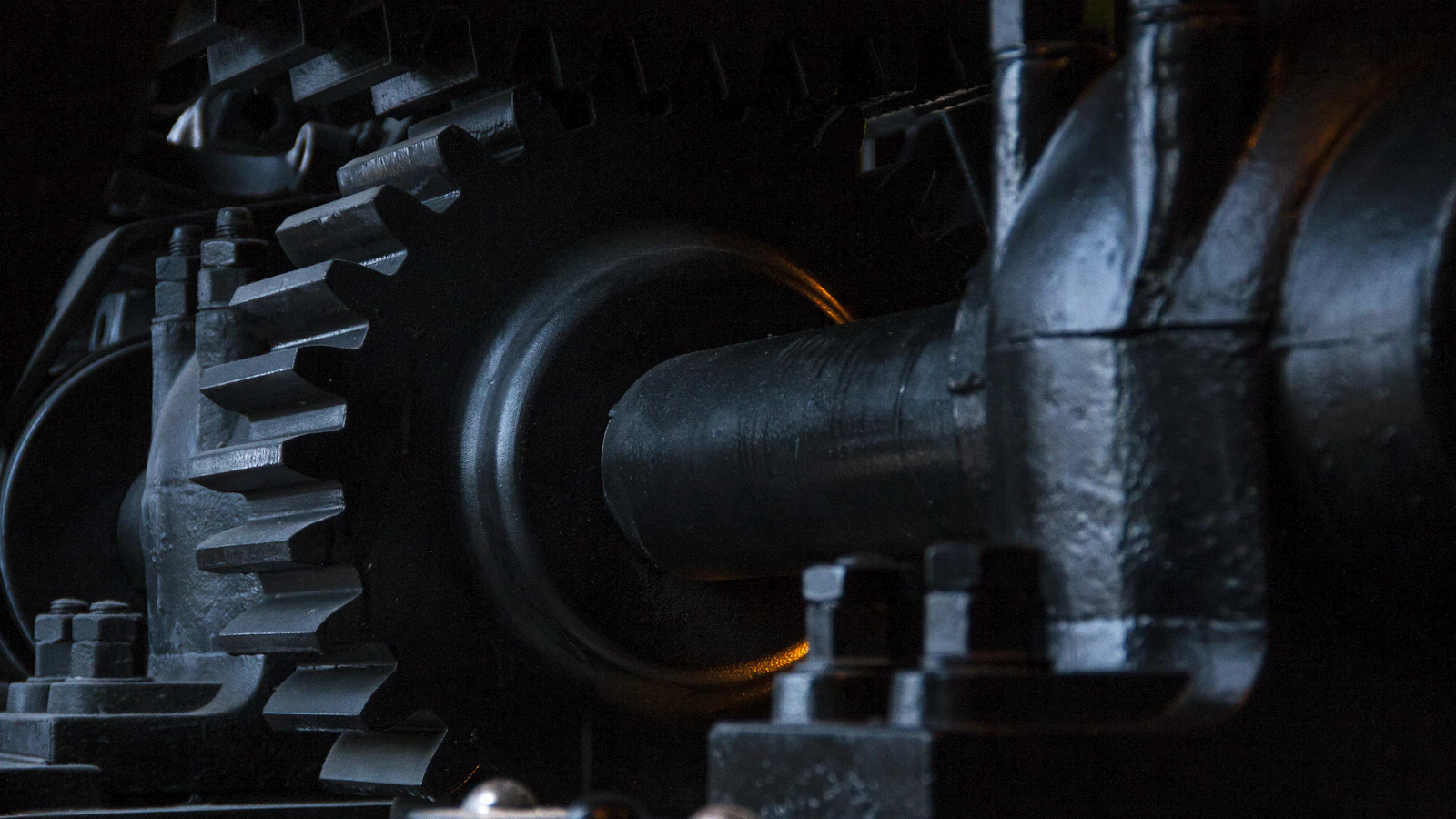 close-up photography of black metal gears
